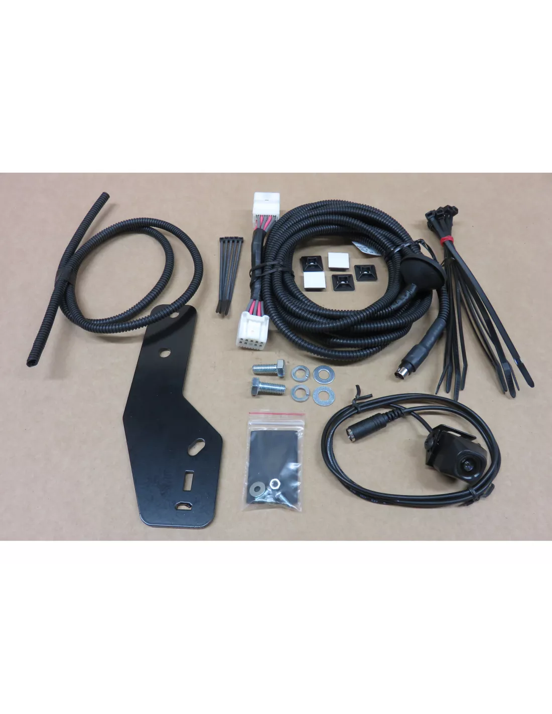 Relocalisation de camera de recul Kaymar Toyota VDJ200 KAYMAR -