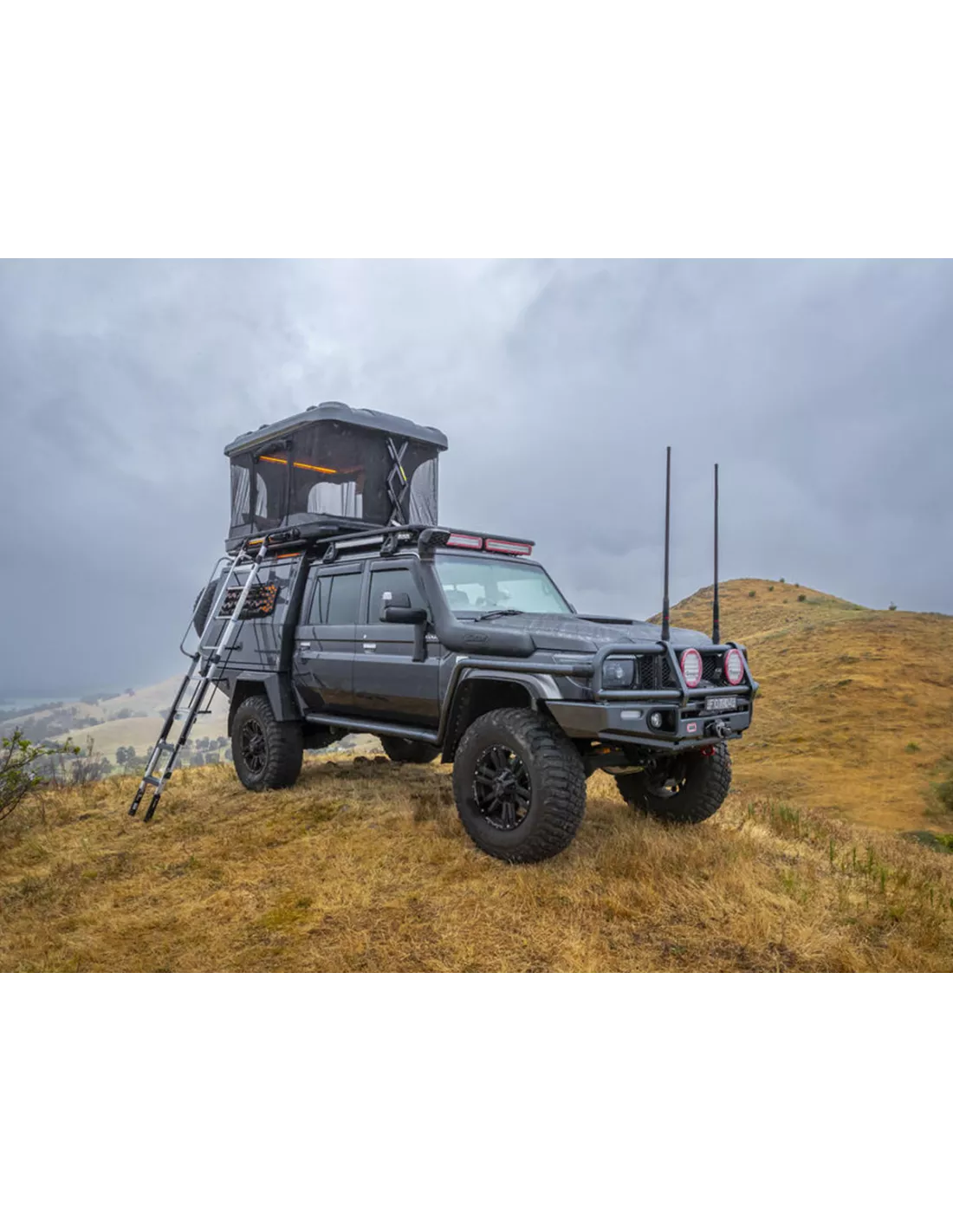 Tente de toit coque rigide électrique ARB Altitude - Ouverture