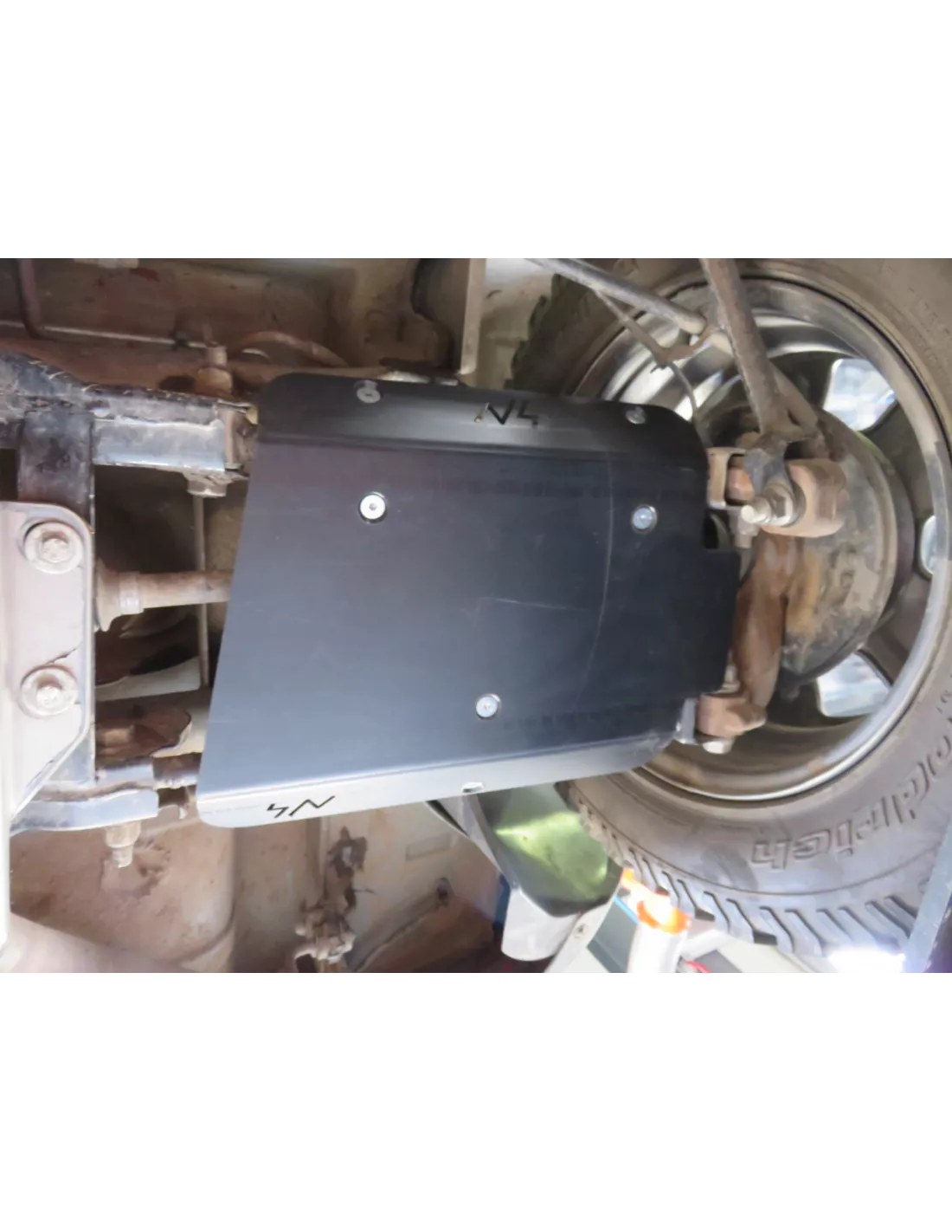 Paire de protections de triangles arrières en PEHD de 6mm pour Dacia