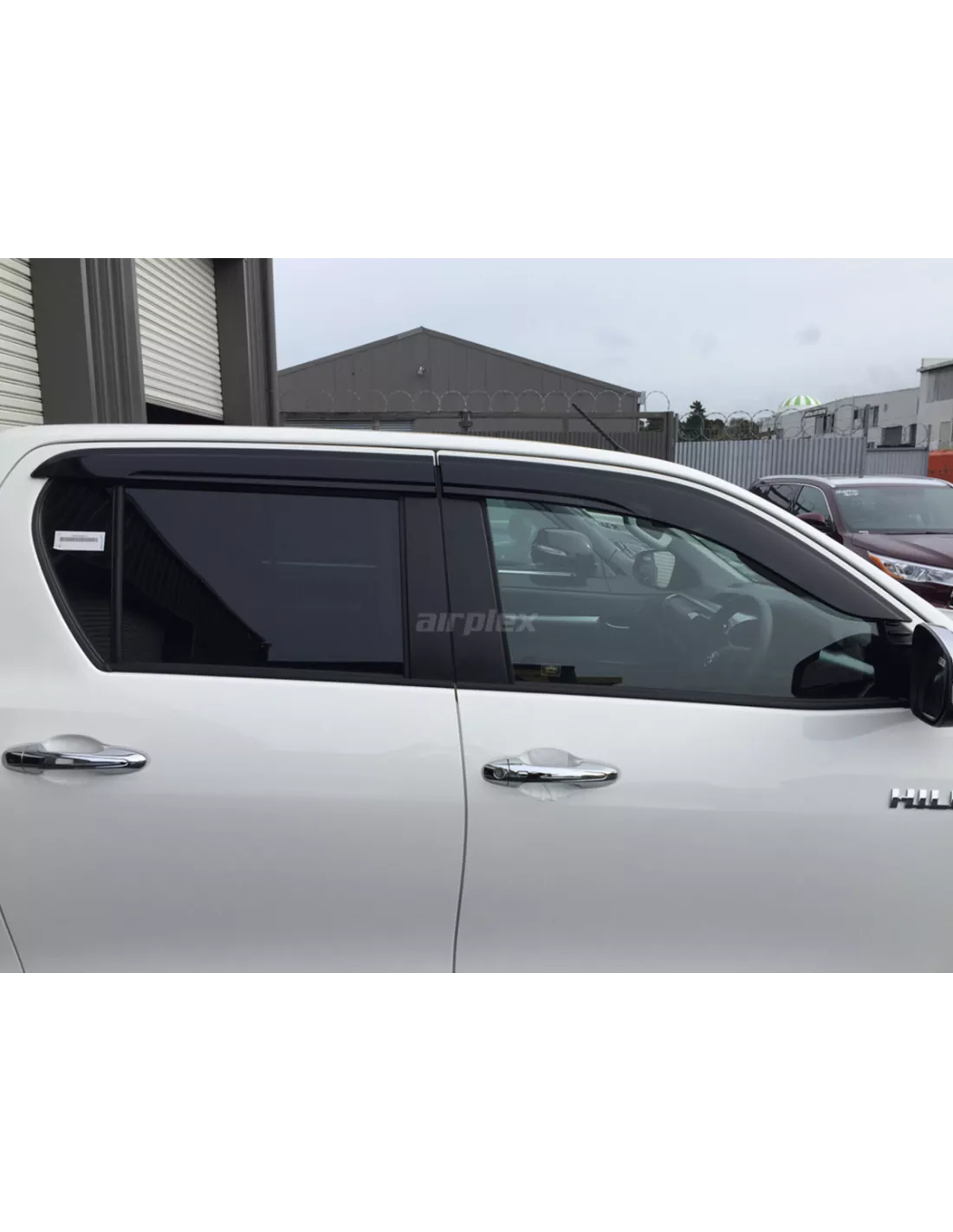 Jeu 4 déflecteurs vitre avant et arrière Hilux Revo AIRPLEX -