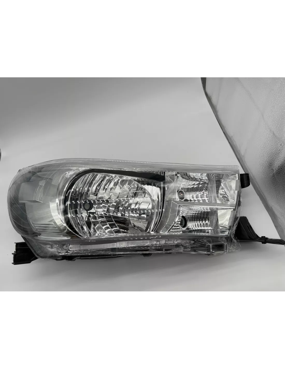 Optique avant droit réglage électrique halogène Toyota Hilux Revo
