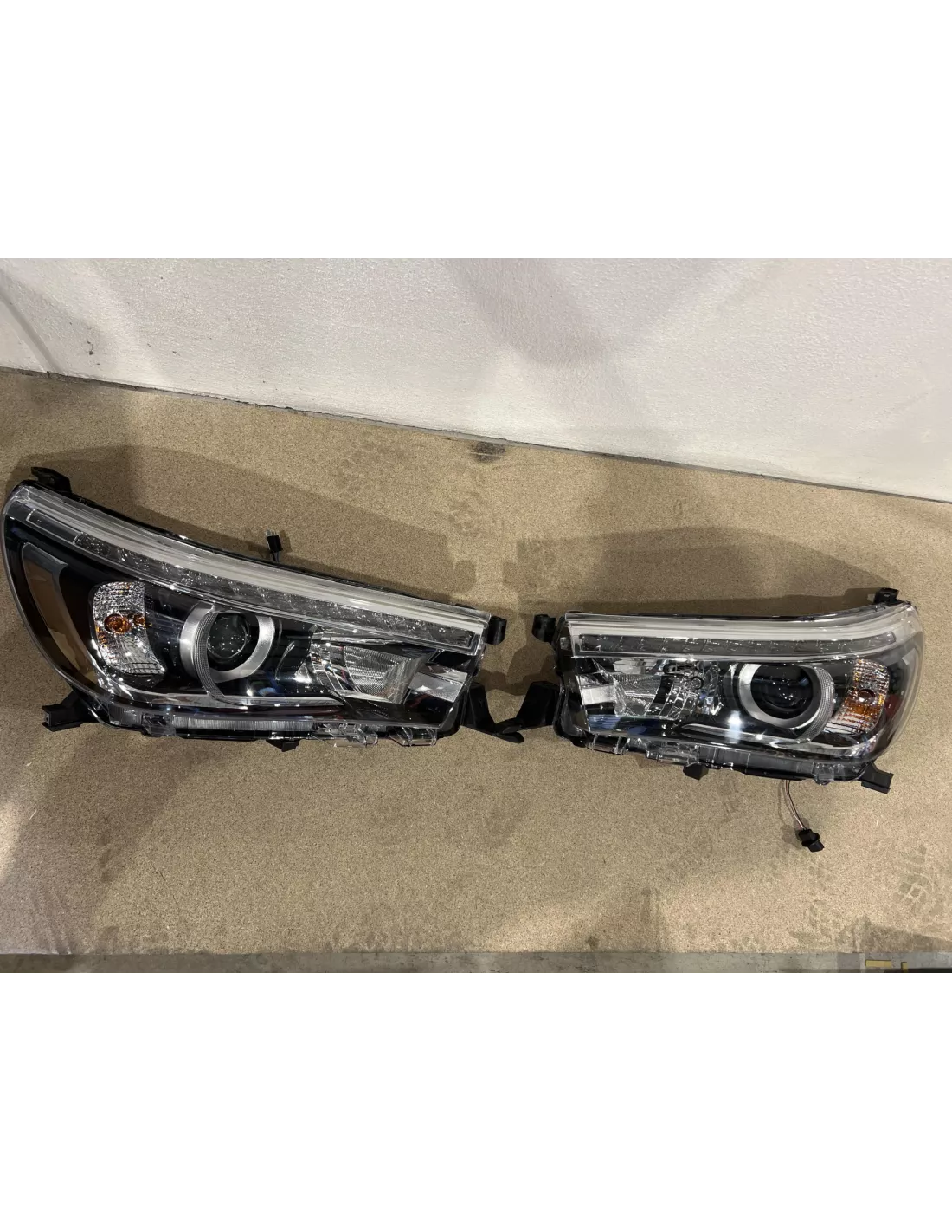 Toyota Hilux Revo 2016-2018 Front-optisches Paar - in