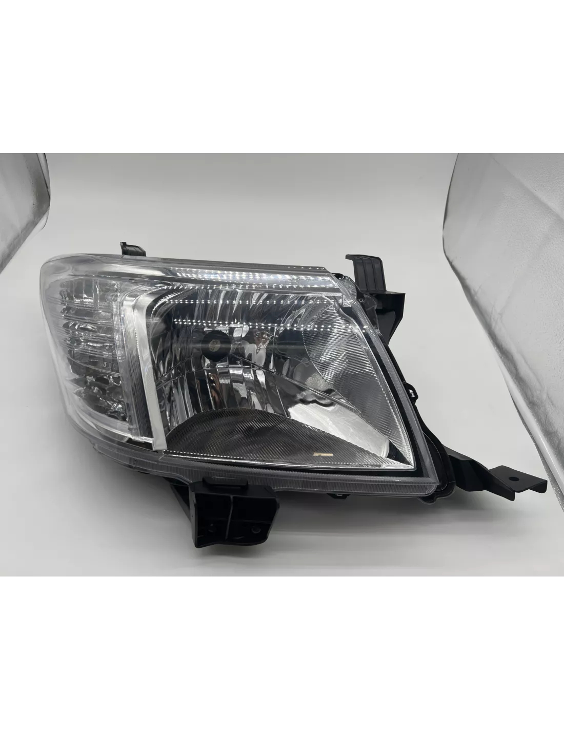 Optique avant droit Hilux Vigo 2012-2015 - Réglage manuel ou