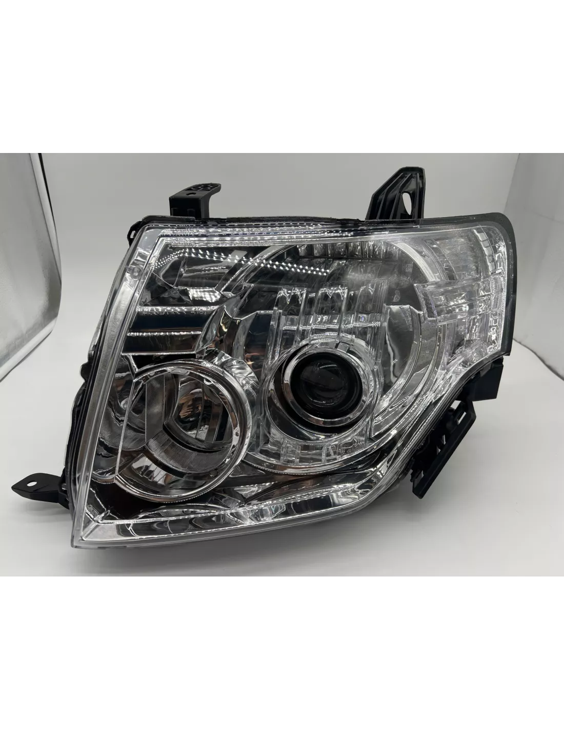 Linke Vordere Optik Xenon Mitsubishi Pajero IV 2007-2018 DEPO -