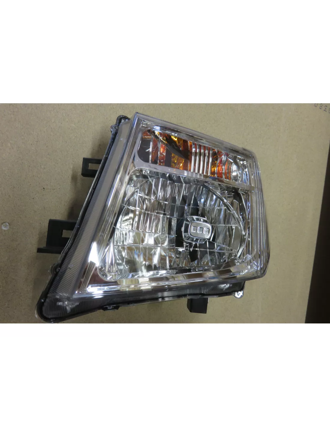 Optique avant gauche Nissan Navara D40 et Pathfinder 2005-2010 DEPO -