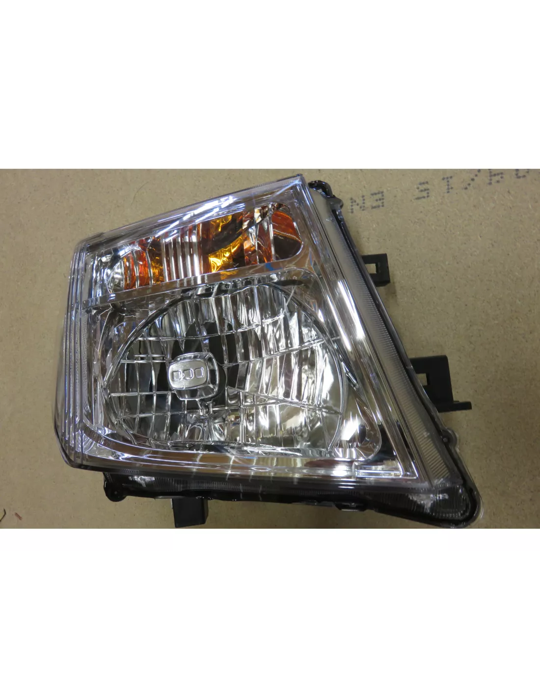 Optique avant droit Nissan Navara D40 et Pathfinder 2005-2010 DEPO -