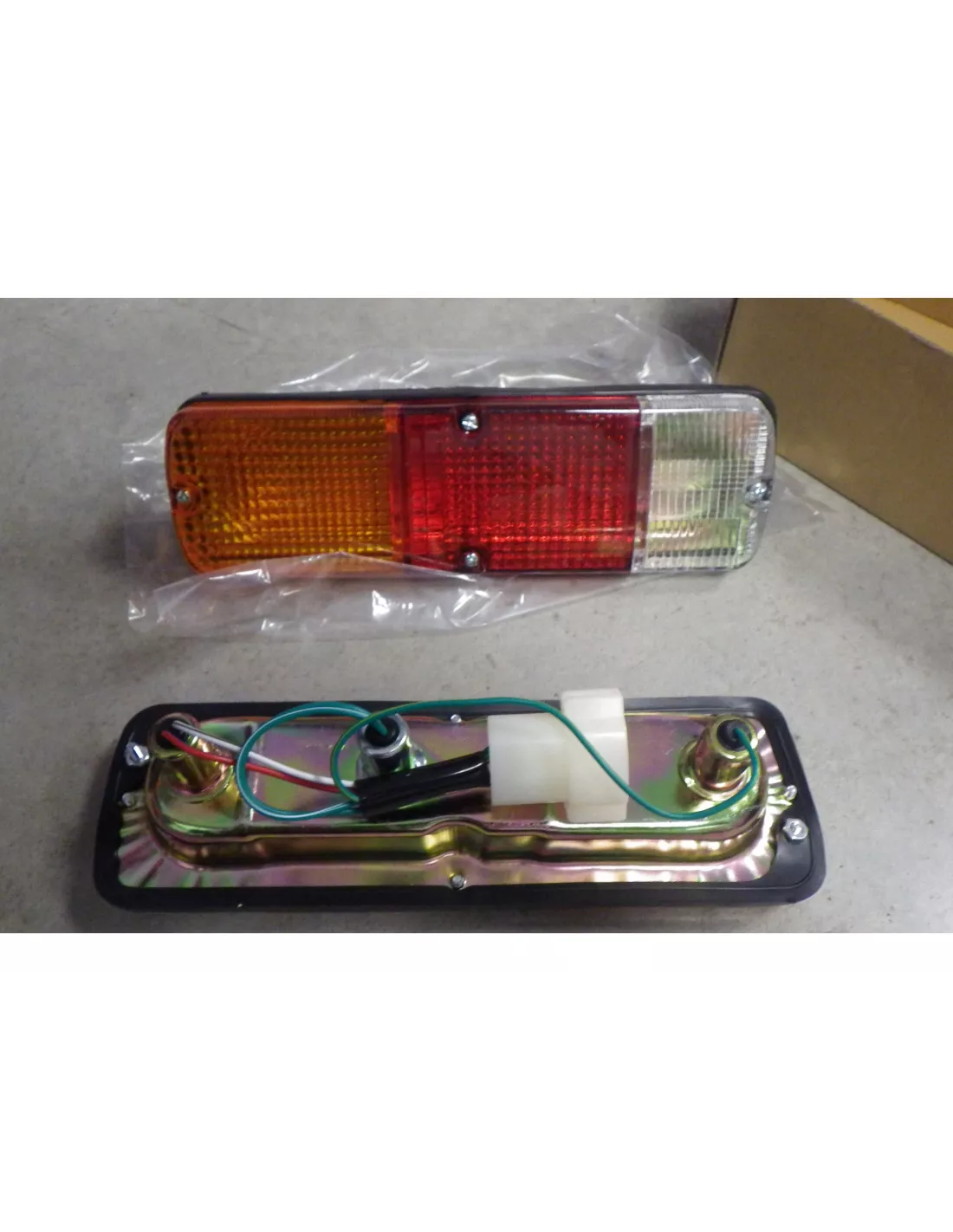 Feu arrière BJ4 modèle 5 fils - La paire DEPO - accessoire 4x4