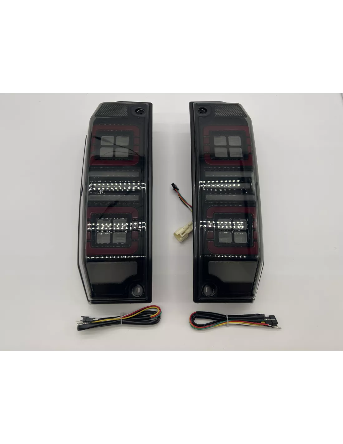 Feux arrière leds fumés pour Land Cruiser HZJ7 GRJ7 - La paire DTC