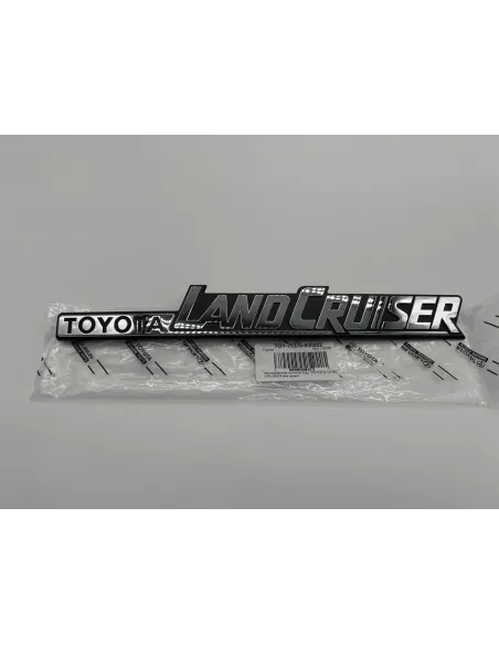 Monogramme chromé logo TOYOTA LAND CRUISER aile avant TOYOTA -