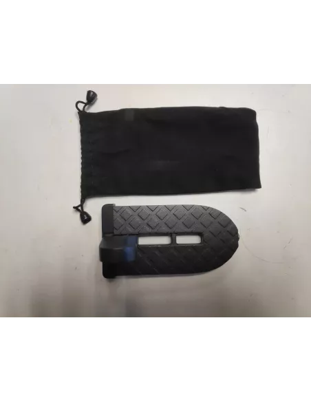 Marche pieds amovible sur crochet de verrouillage de portière DTC