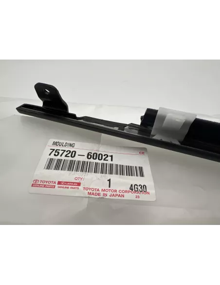 Lèche vitre extérieur noir porte avant gauche HDJ80 TOYOTA -