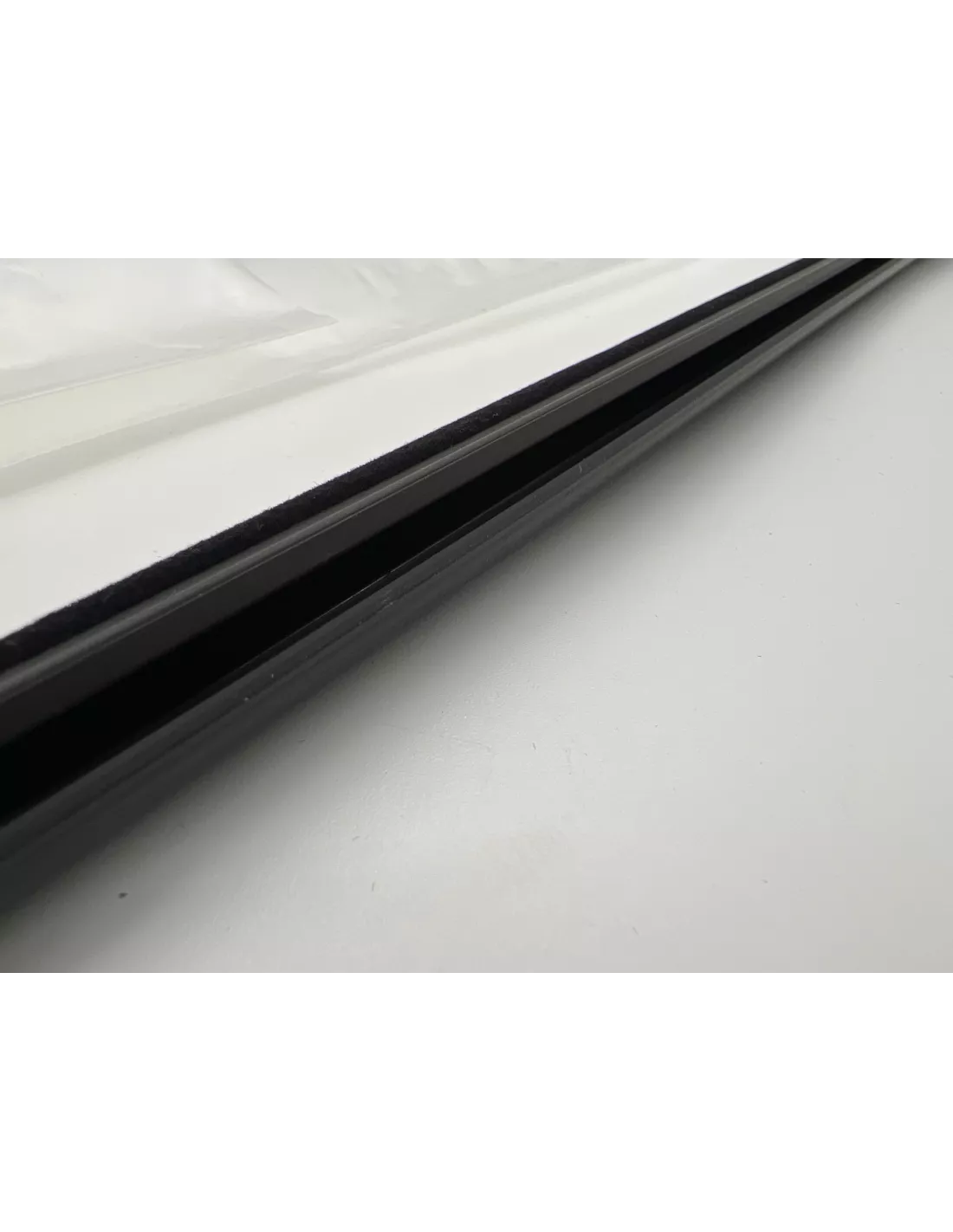 Moulure lèche vitre extérieur porte avant gauche HDJ100 TOYOTA -