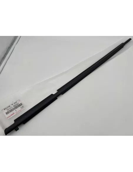 Moulure lèche vitre extérieur porte arrière droite KDJ120 TOYOTA -