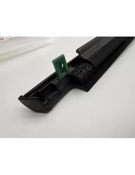 Moulure lèche vitre extérieur porte arrière droite KDJ120 TOYOTA -