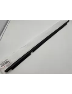 Moulure lèche vitre extérieur porte arrière gauche KDJ120 TOYOTA -