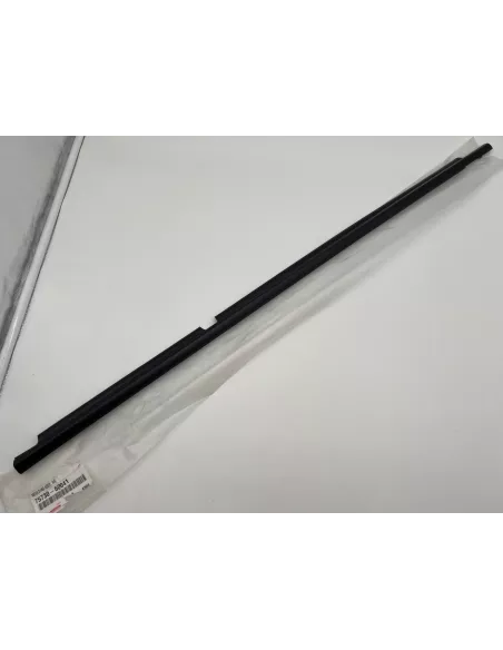 Moulure lèche vitre extérieur porte arrière droite HDJ100 TOYOTA -