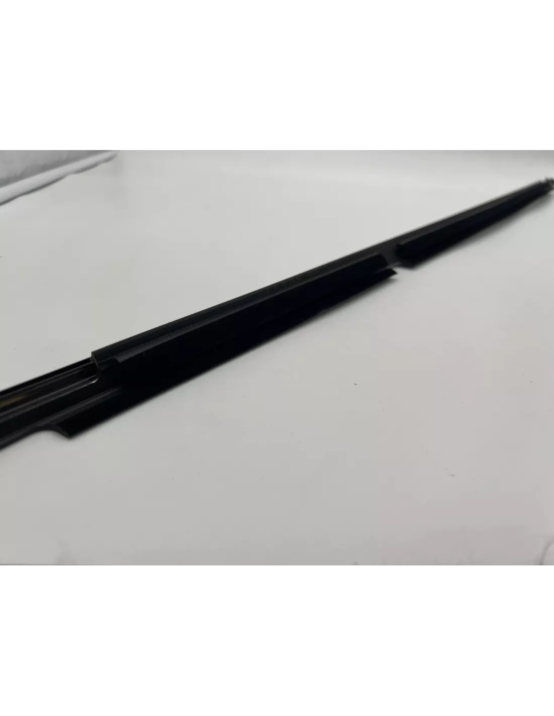 Moulure lèche vitre extérieur porte arrière droite HDJ100 TOYOTA -