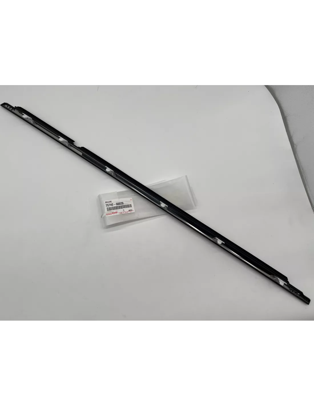 Lèche vitre extérieur noir porte arrière gauche HDJ80 TOYOTA -