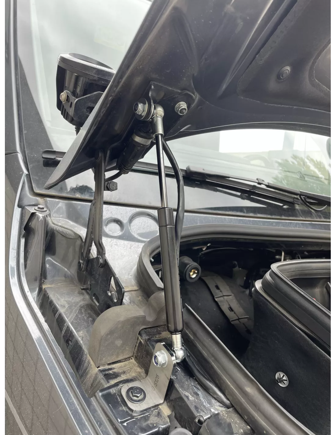 Vérins de capot pour Mercedes Sprinter W907 N4-Offroad N4-OFFROAD -