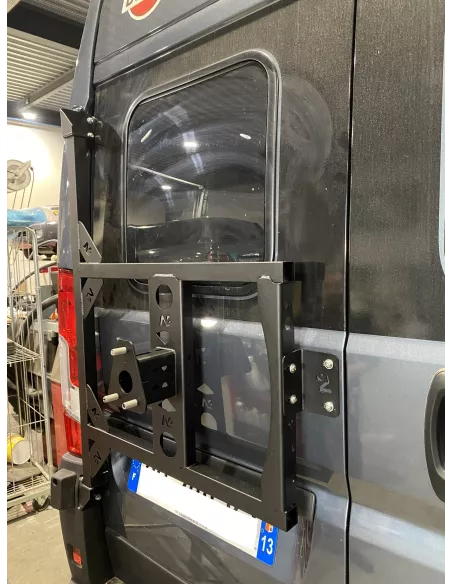 Porte roue de secours en inox sur porte arrière gauche Fiat Ducato