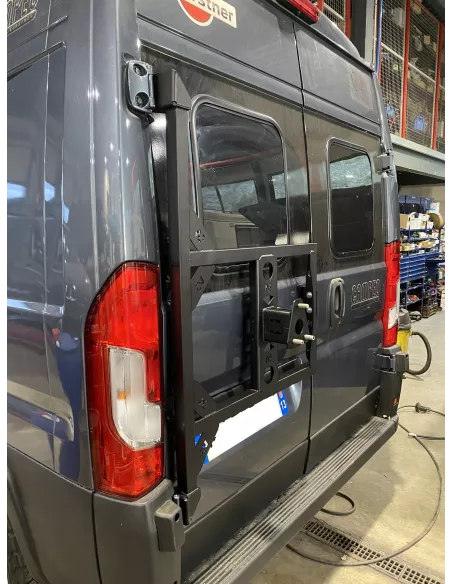 Porte roue de secours en inox sur porte arrière gauche Fiat Ducato