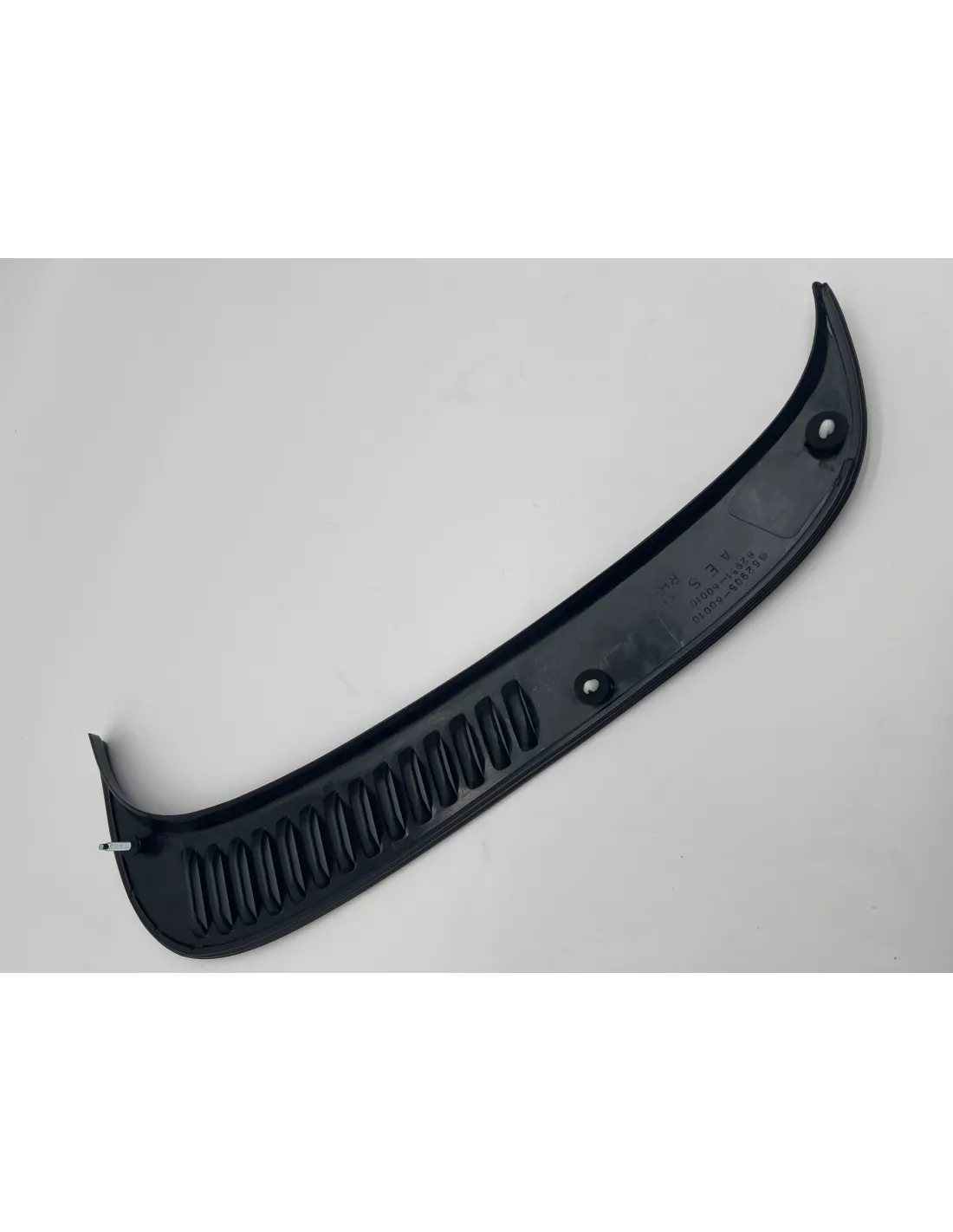 Grille aération larme de custode arrière droite HDJ80 TOYOTA -