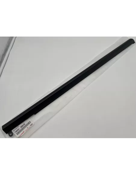 Moulure lèche vitre extérieur custode arrière droite HDJ100 TOYOTA -