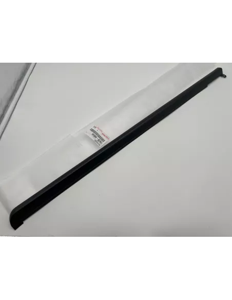 Moulure lèche vitre extérieur custode arrière gauche HDJ100 TOYOTA -