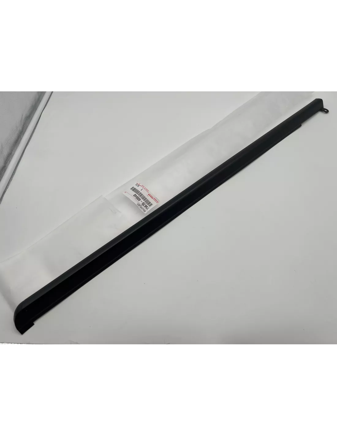 Moulure lèche vitre extérieur custode arrière gauche HDJ100 TOYOTA -