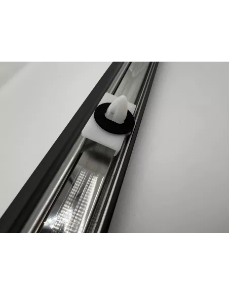 Moulure lèche vitre extérieur custode arrière gauche HDJ100 TOYOTA -