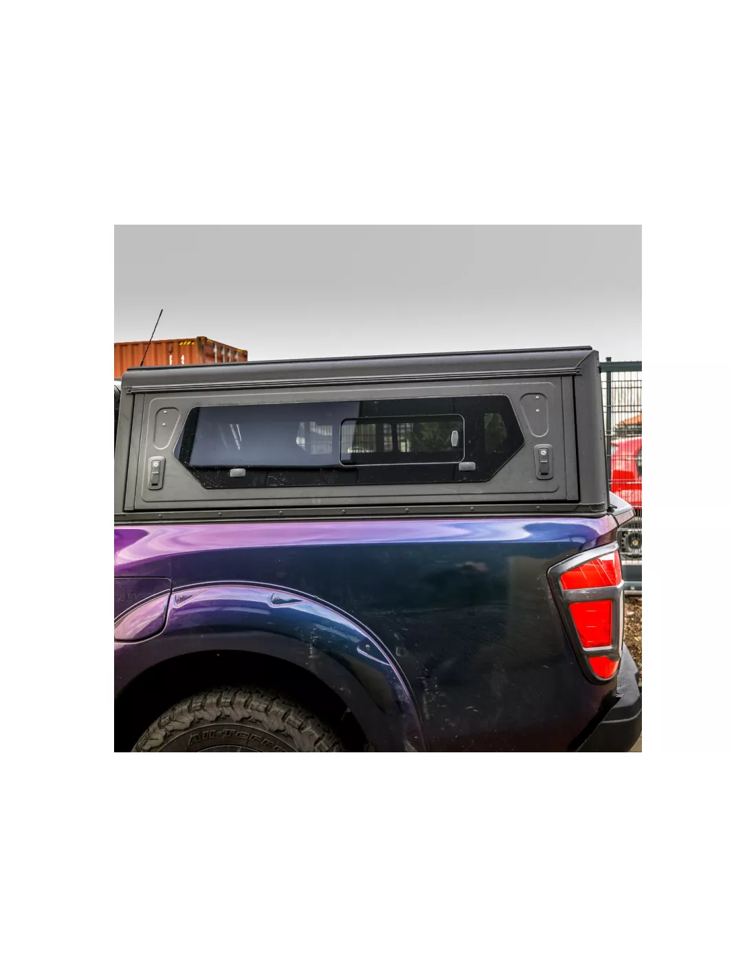 Hardtop Contour noir/ lisse avec fenêtre latérale pour Nissan Navara
