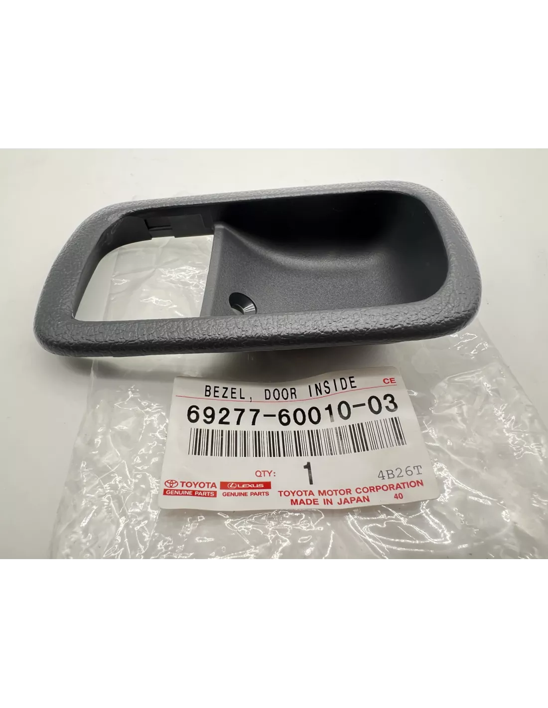 Entourage Interior Gray Handle Front of Achter Achter HDJ80