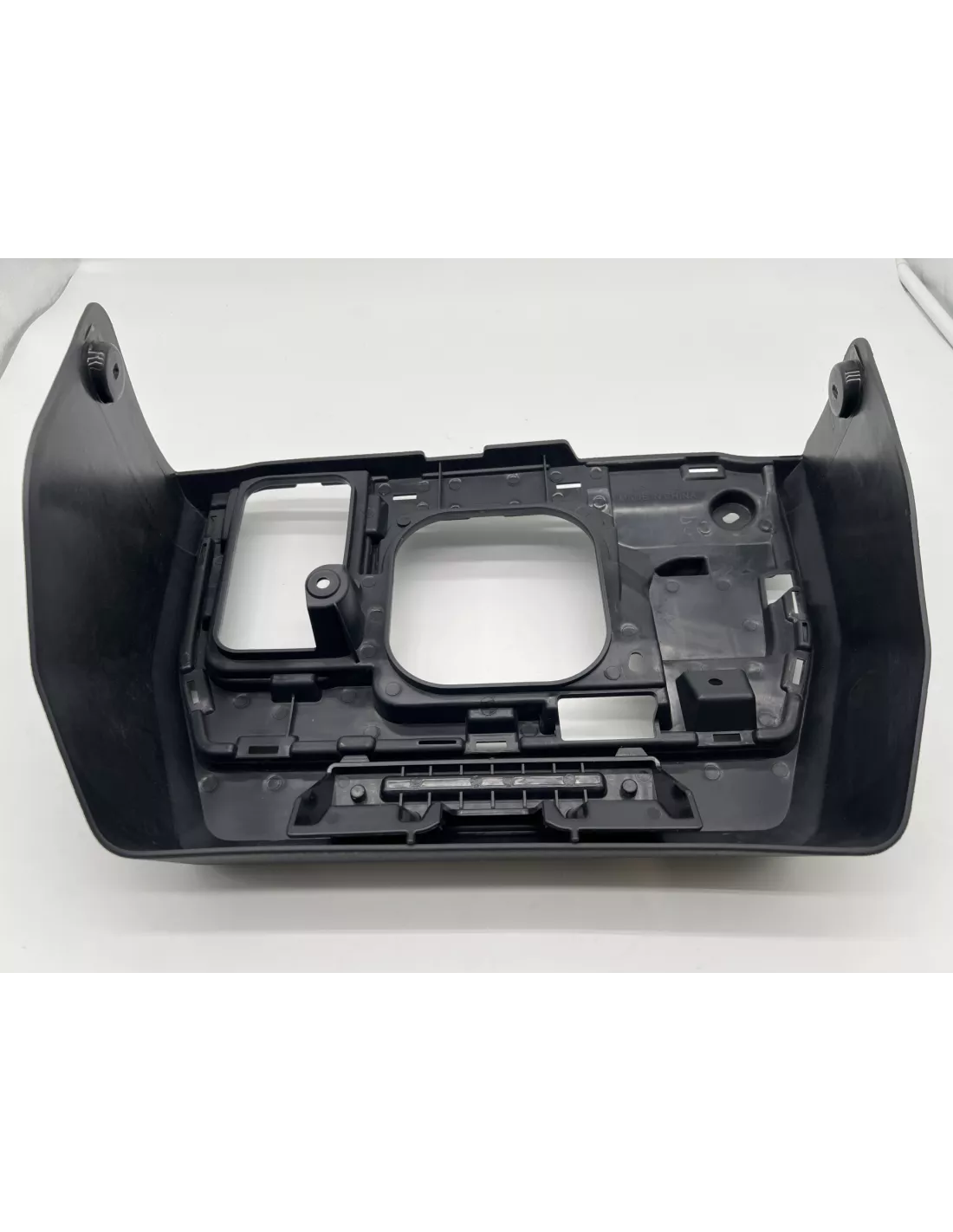 Console centrale vide poche autour levier de vitesse avec porte