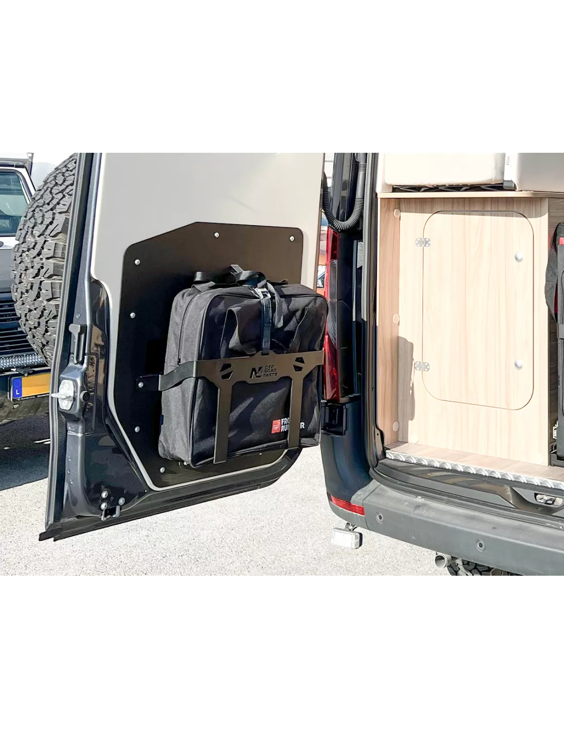 Support chaises Front Runner porte arrière Mercedes Sprinter W907