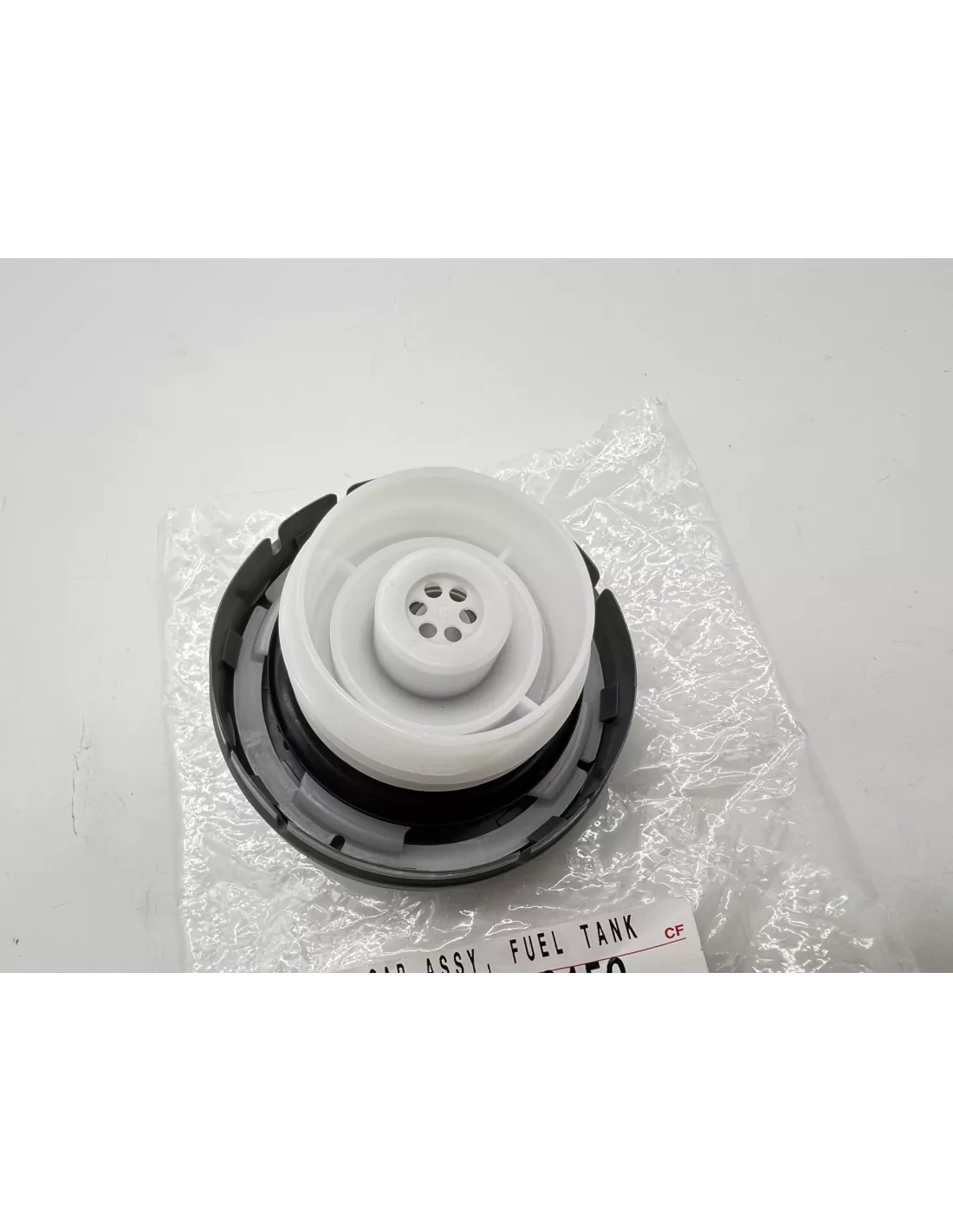 Plastic tank cap with Land Cruiser and Hilux seal