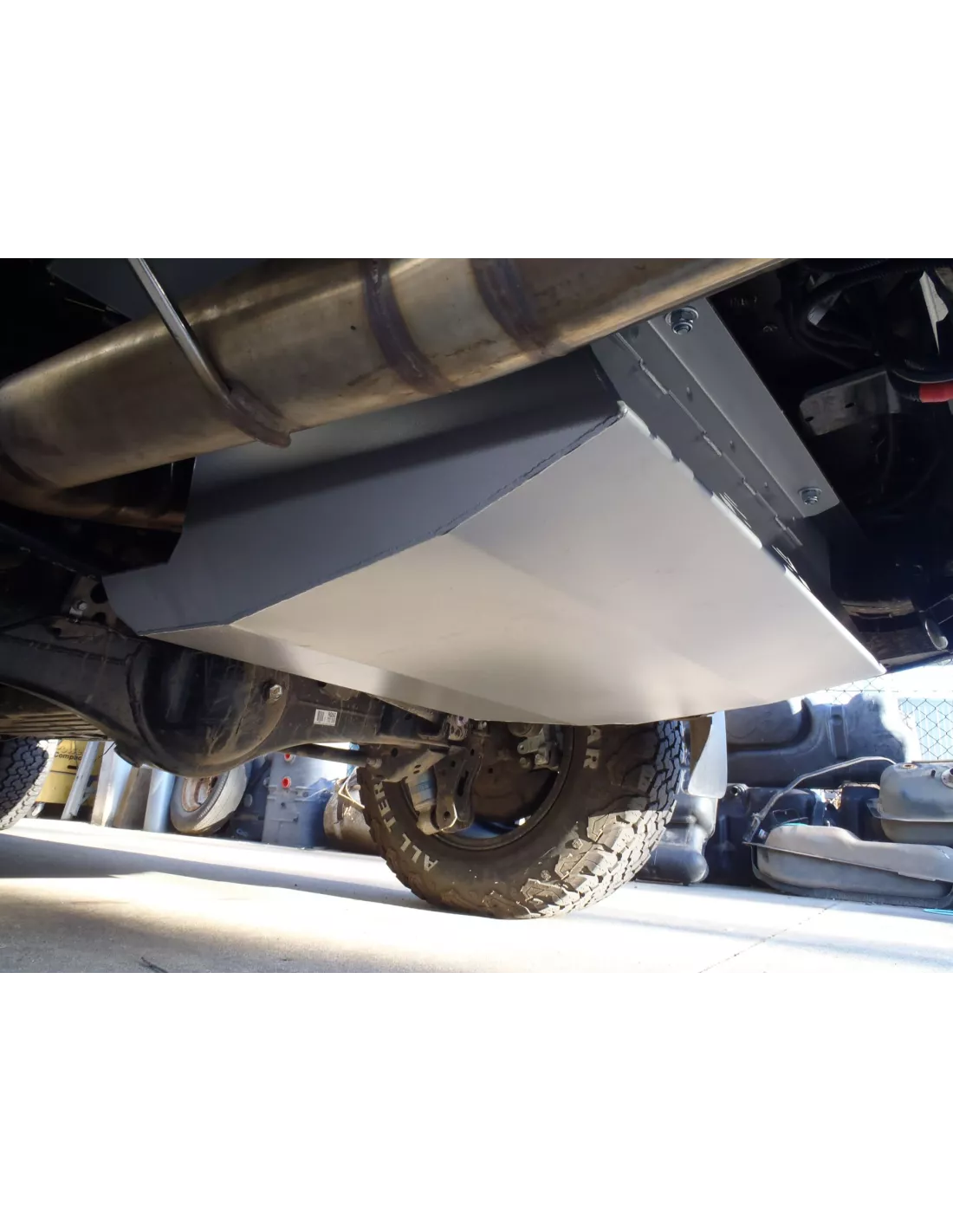 Réservoir LRA Toyota Land Cruiser série 300 V6 3.3 diesel 140L