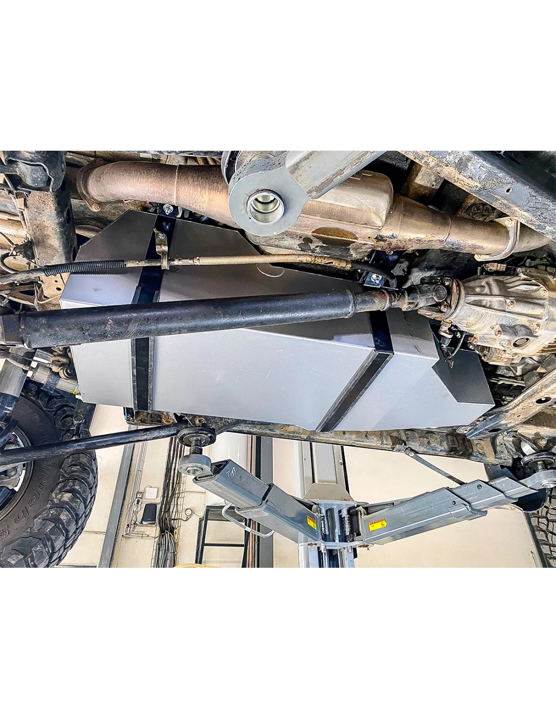 Reservoir LRA Toyota Landcruiser HDJ80 145L remplacement - boite