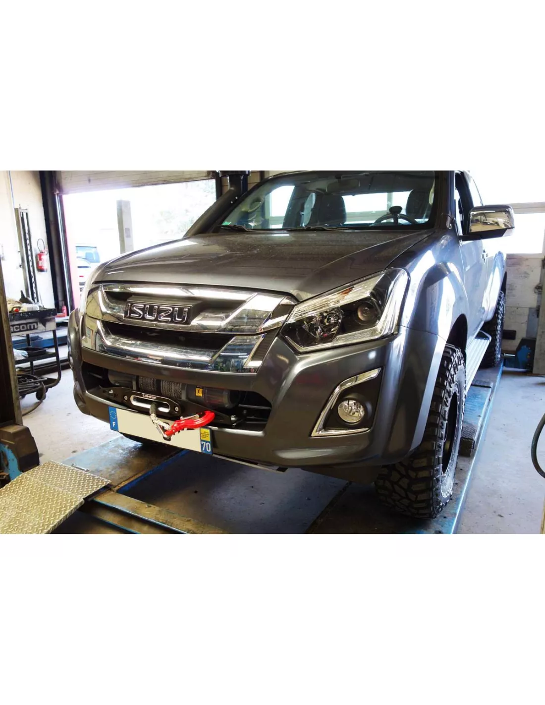 Integrierte Windeplatte mit original Stoßstange für Isuzu D-Max