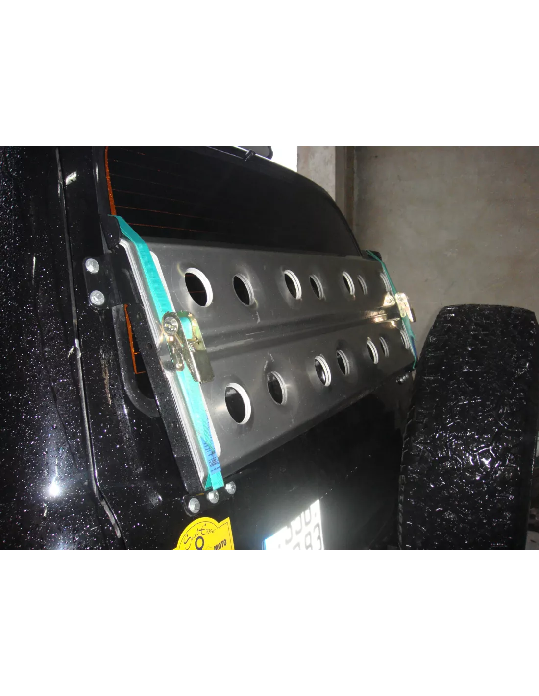 Sandplattenhalter auf der Heckklappe für Toyota HDJ80 N4-Offroad
