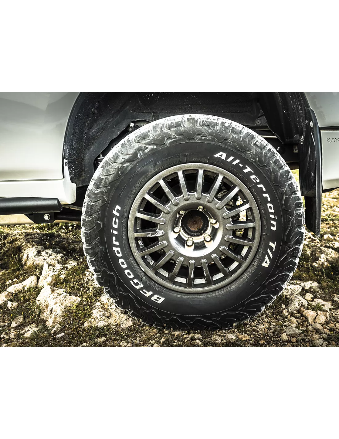 ALU BREID WINRACE GRIJS 7.5X17 6X139.7 ET0 KDJ12 KDJ15 HILUX