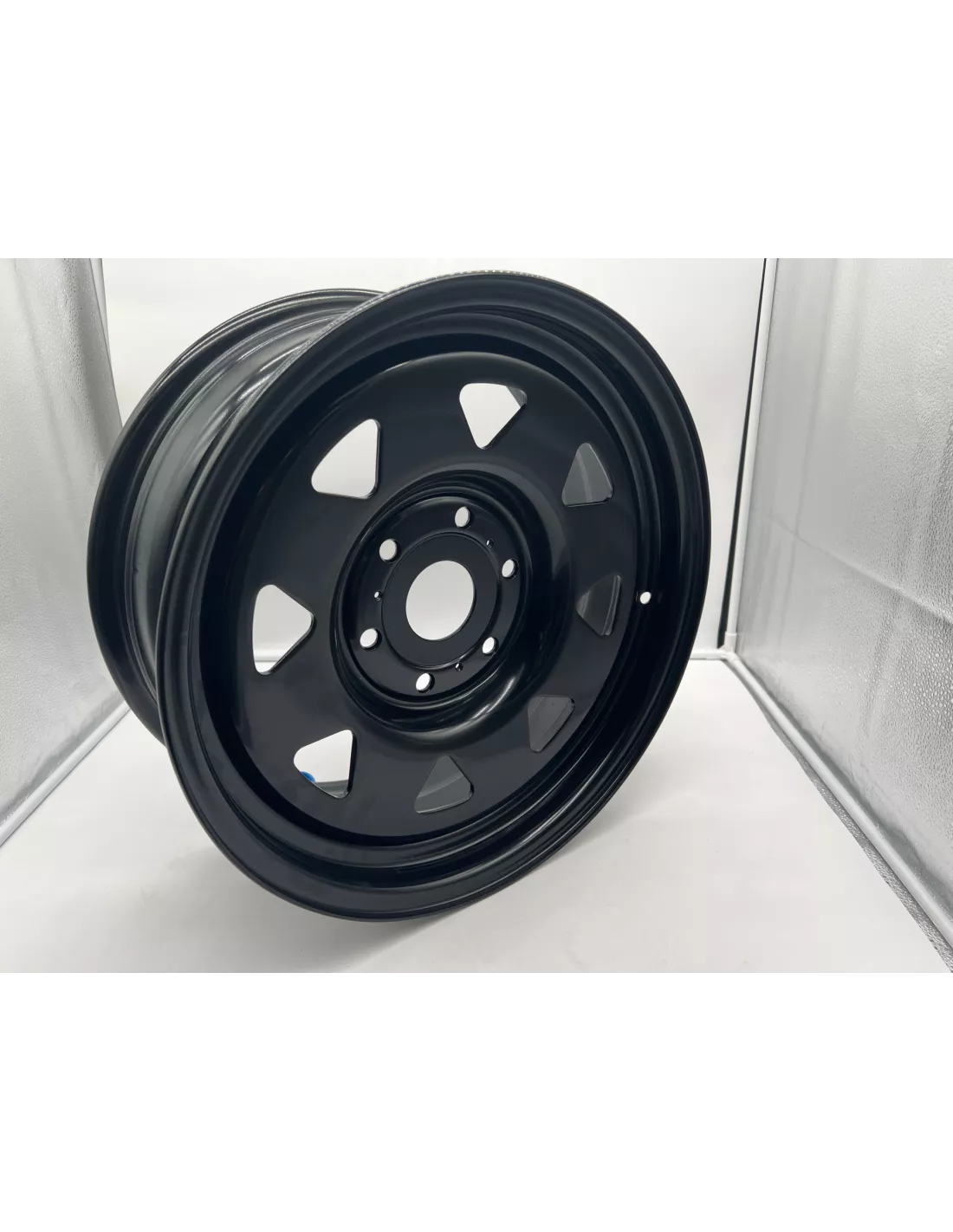 Zwarte driehoekige stalen velg 7x17 6x139.7 Mitsubishi L200 vóór 2019