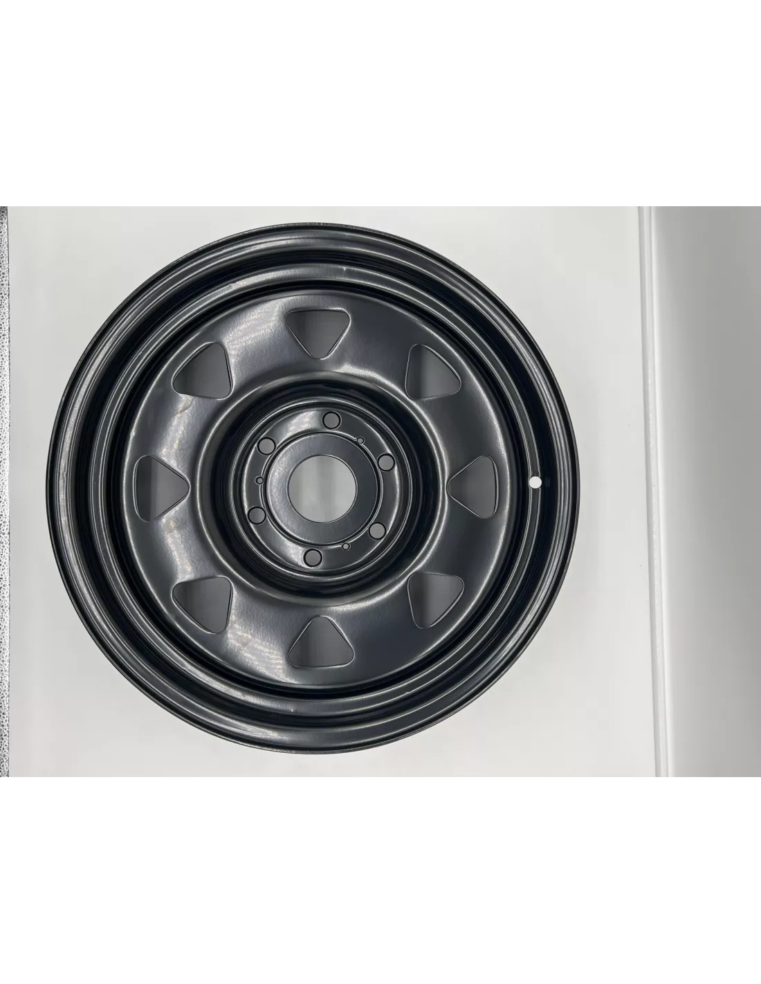 Zwarte driehoekige stalen velg 7x17 6x139.7 Mitsubishi L200 vóór 2019