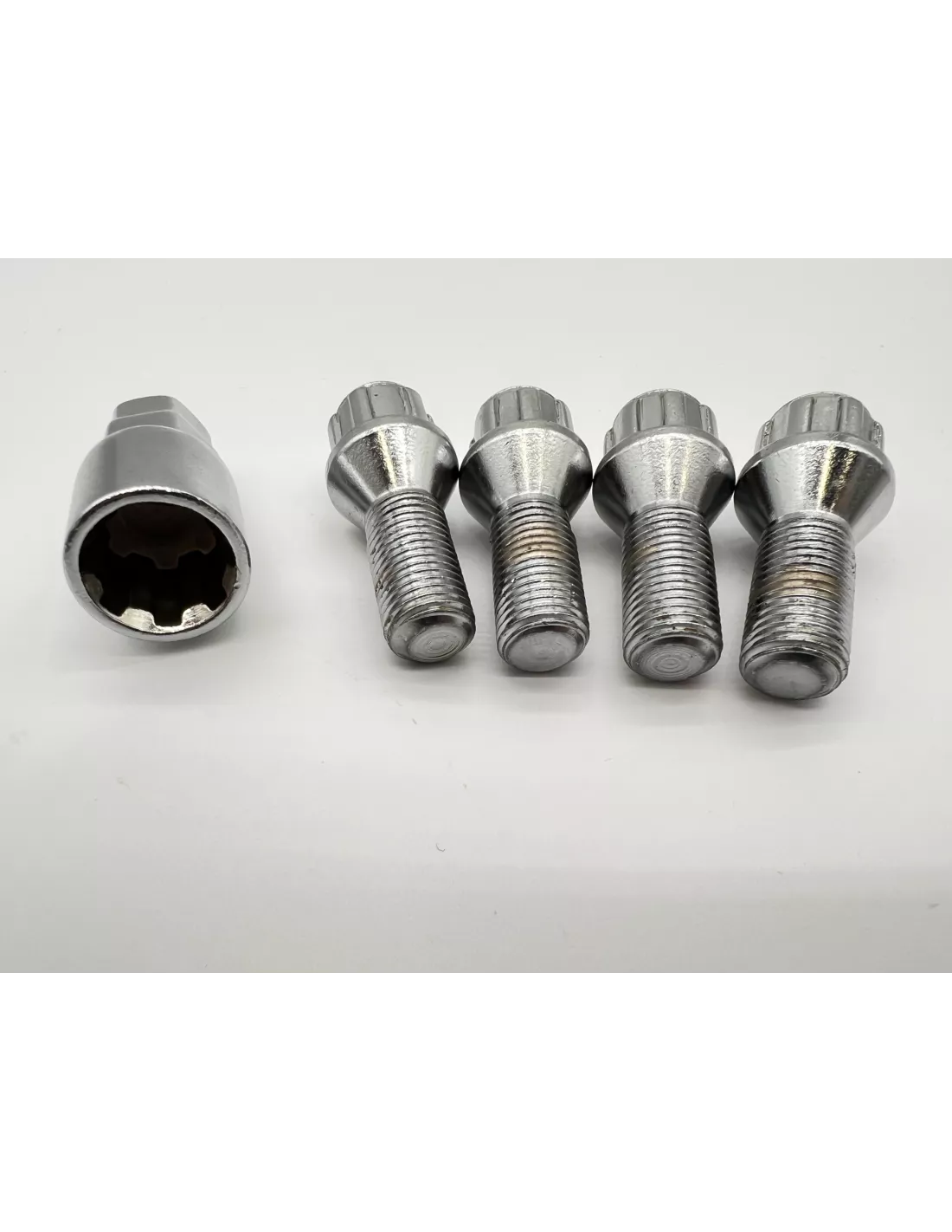 Lot de 4 goujons de roue antivol chromés 14x150 - Cône 60° DTC PARTS