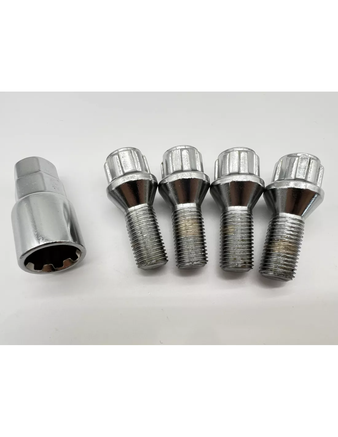 Lot de 4 goujons de roue antivol chromés 14x150 - Cône 60° DTC PARTS