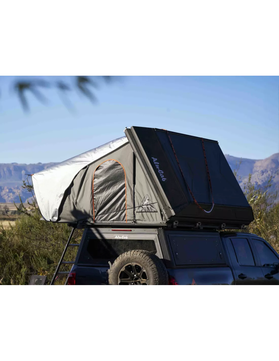 Zwarte familie zwarte familie dak tent ALU CAB - 4x4 accessoire