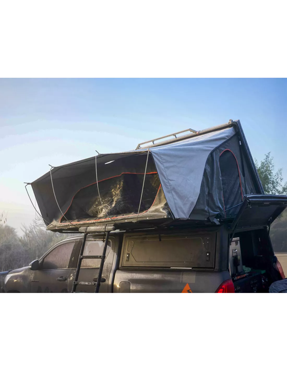 Schwarzes familiäres schwarzes Familiendachzelt ALU CAB - 4x4 Zubehör
