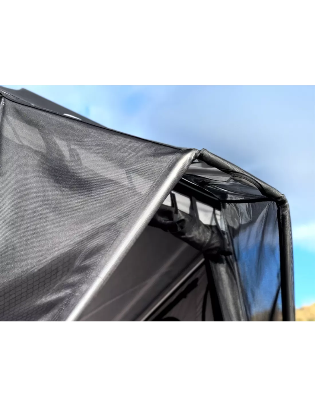 Avancée protection pluie et soleil pour tente de toit Space M JAMES