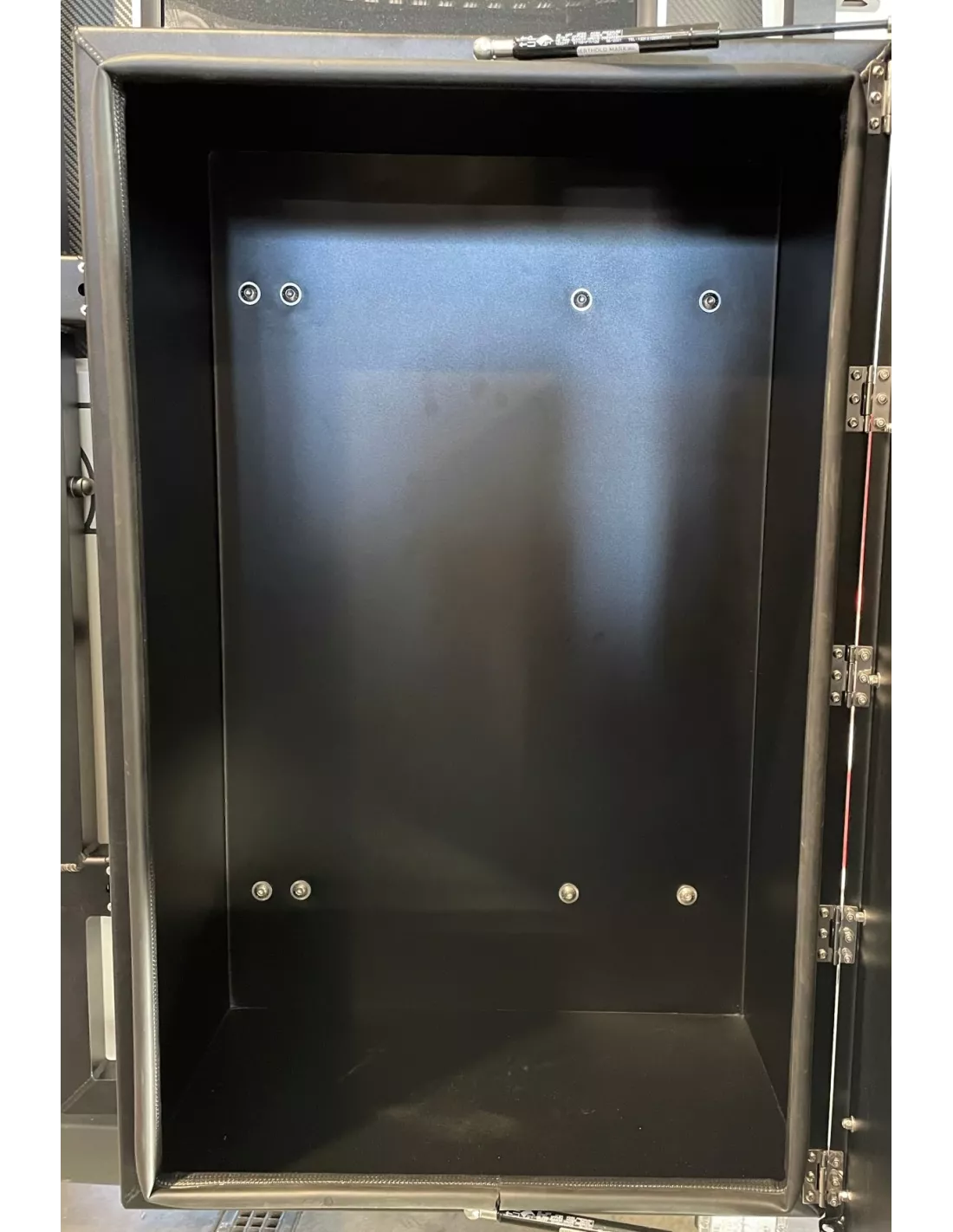 Aluminum chest for the door all N4-Pr3000 on Mercedes