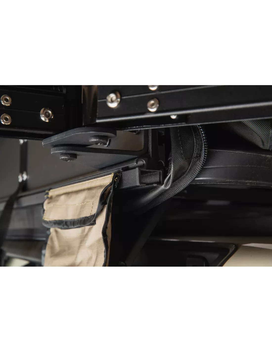 Auvent autoportant latéral Batwing 2.2m 270° coté droit Rhino Rack