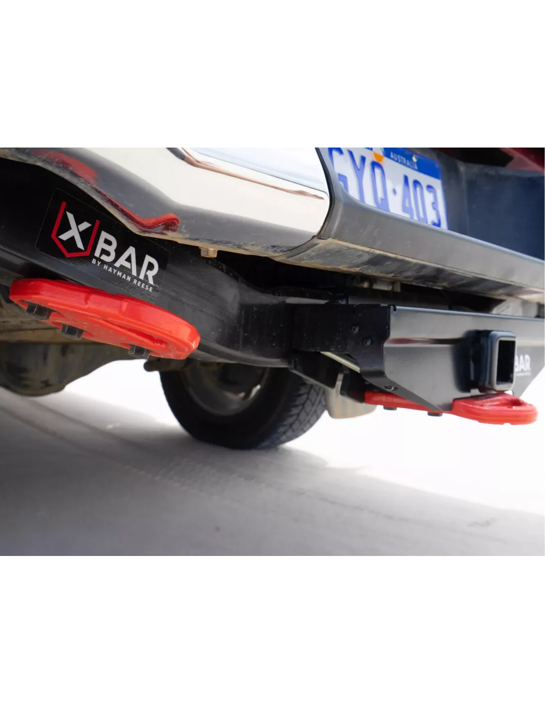 Hitch unter Stoßfänger mit 50mm eingebauter Toyota Hilux Revo